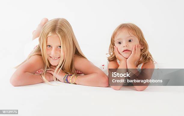 Teenagermädchen Und Ihr Schwesterschiff Stockfoto und mehr Bilder von Down-Syndrom - Down-Syndrom, Kleinstkind, 14-15 Jahre
