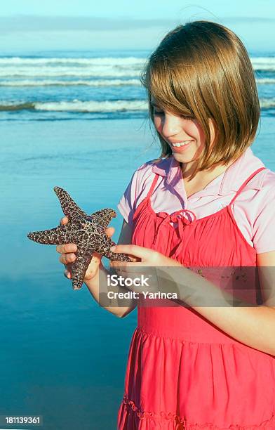 Trovato Una Stella Di Mare - Fotografie stock e altre immagini di Acqua - Acqua, Adolescente, Allegro