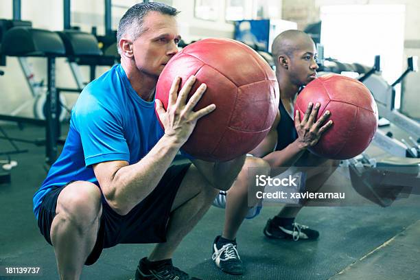 Foto de Bola De Exercícios e mais fotos de stock de 20 Anos - 20 Anos, 50 Anos, Academia de ginástica