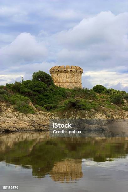 Genovese Torre Del Xvi Secolo - Fotografie stock e altre immagini di Acqua - Acqua, Aggressione, Albero