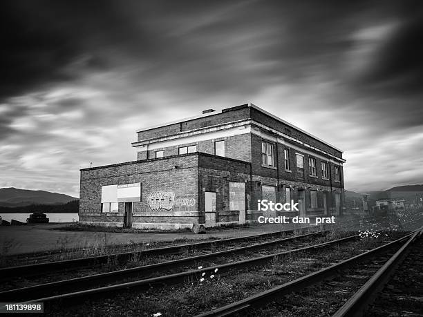 Photo libre de droit de A Labandon De La Gare Ferroviaire banque d'images et plus d'images libres de droit de 1920-1929 - 1920-1929, Colombie-Britannique, Gare ferroviaire