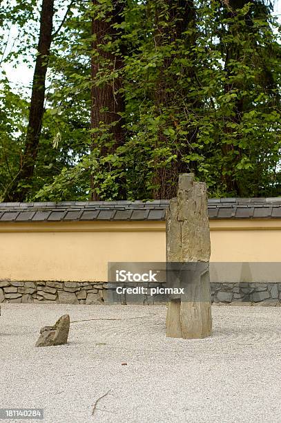 Japoński Ogród Zen Garden - zdjęcia stockowe i więcej obrazów Kultura Japonii - Kultura Japonii, Sanktuarium, Ogród japoński