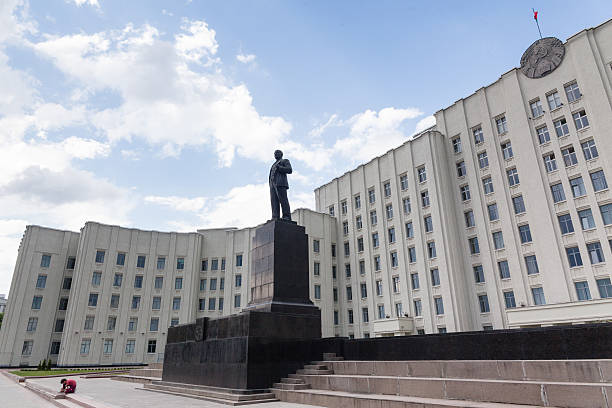 istock Vladimir Lenin monument before a Government building in Mogilev, Belarus 181140468