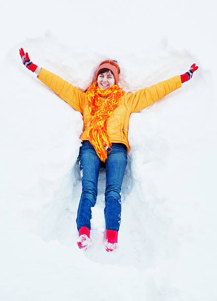 istock Young woman and snow 181140555