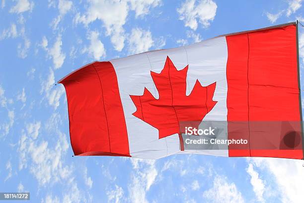 Foto de Bandeira Canadense e mais fotos de stock de Azul - Azul, Bandeira, Bandeira Canadense