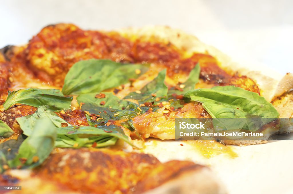 Pizza Margherita com tomates orgânicos, vegetariano, Chili & manjericão - Foto de stock de Alimentação Saudável royalty-free