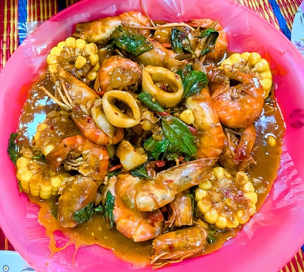 a plate of shrimp and shrimp.