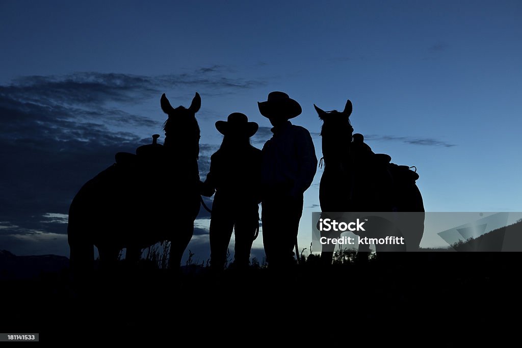 Cowboy Cowgirl y caballos silueta - Foto de stock de Caballo - Familia del caballo libre de derechos