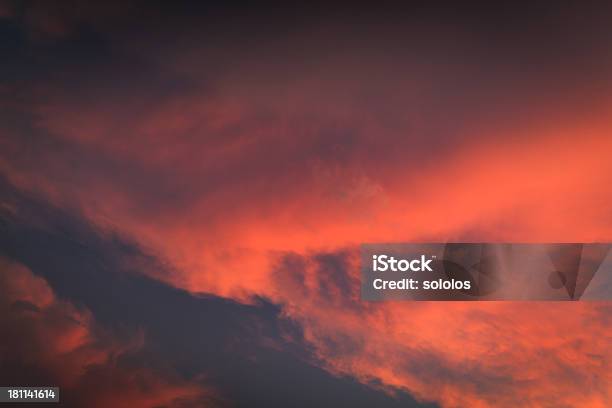 Cielo Al Tramonto - Fotografie stock e altre immagini di Ambientazione esterna - Ambientazione esterna, Ambientazione tranquilla, Arancione