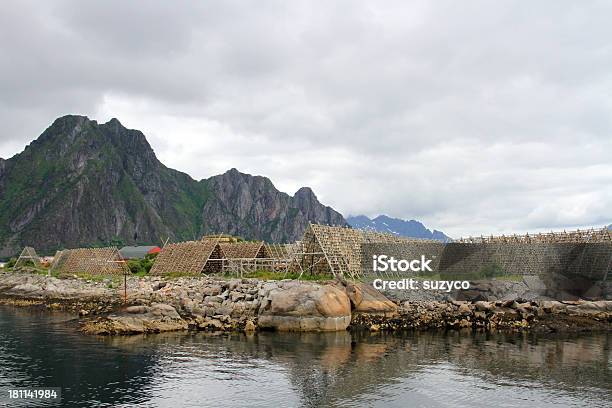 Photo libre de droit de Îles Lofoten banque d'images et plus d'images libres de droit de Colline - Colline, Eau, Espace texte