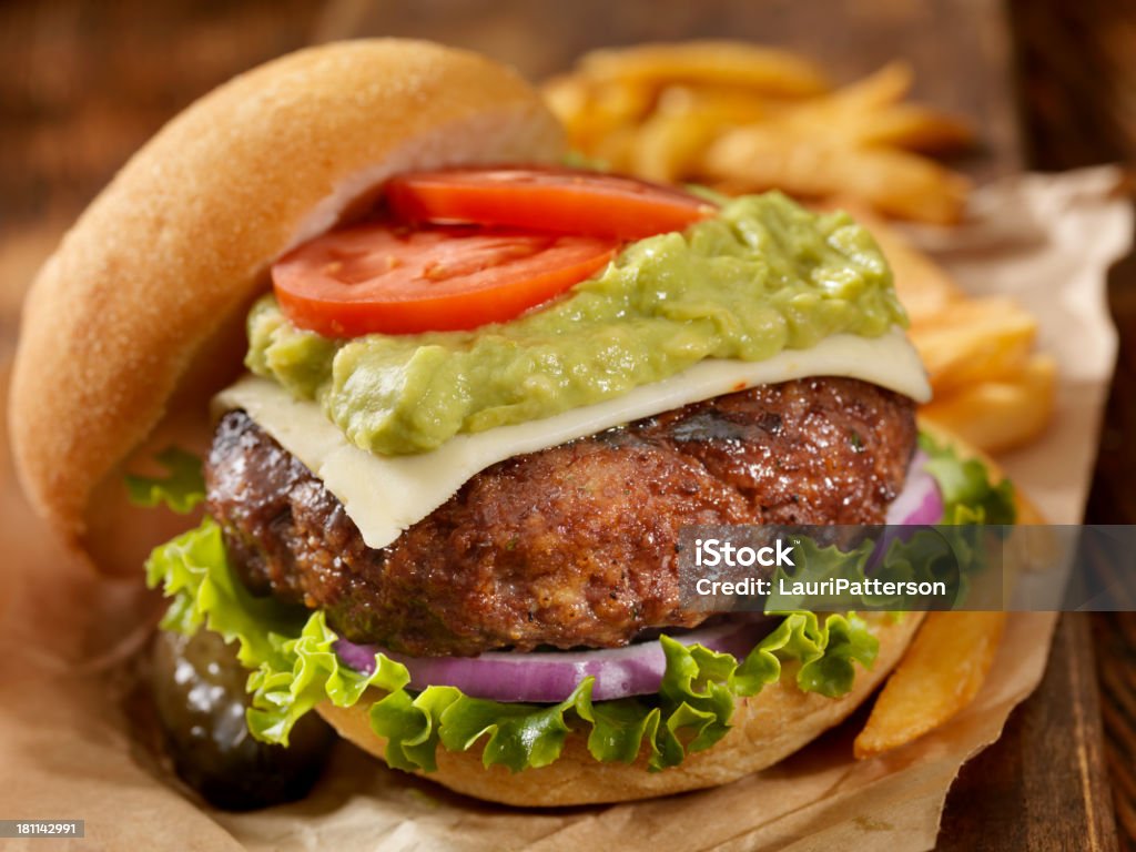 O Hambúrguer de Bacon, Guacamole - Foto de stock de Hamburguer royalty-free