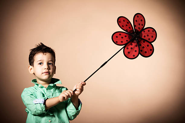 little boy con un molinete - whirligig beetle fotografías e imágenes de stock