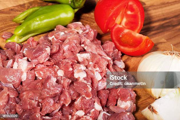 Cubed Carne Foto de stock y más banco de imágenes de Acero inoxidable - Acero inoxidable, Alimento, Animal