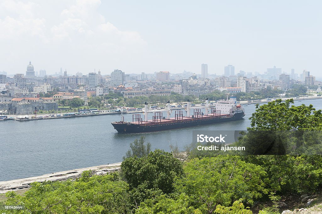 Barco en panorama Foto de la habana cuba - Foto de stock de Agua libre de derechos