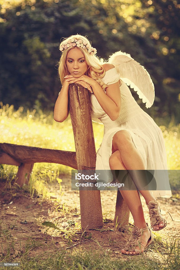 Triste angel - Foto de stock de Anjo royalty-free