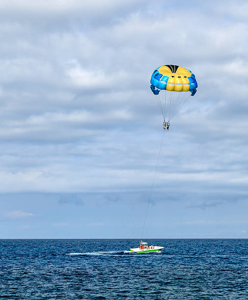 istock Para Sailing in the Bahamas 181144255
