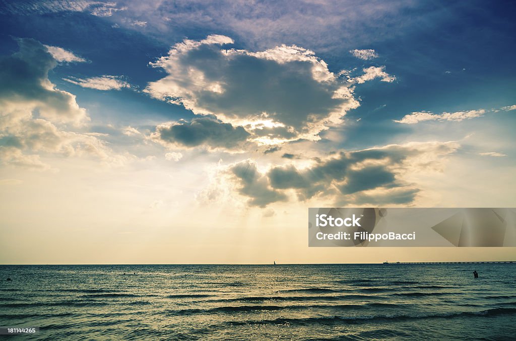 Vista sul mare al tramonto - Foto stock royalty-free di Acqua