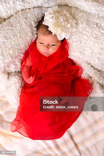 Pequeña Princesa Foto de stock y más banco de imágenes de 0-11 meses - 0-11 meses, Accesorio para el pelo, Acostado