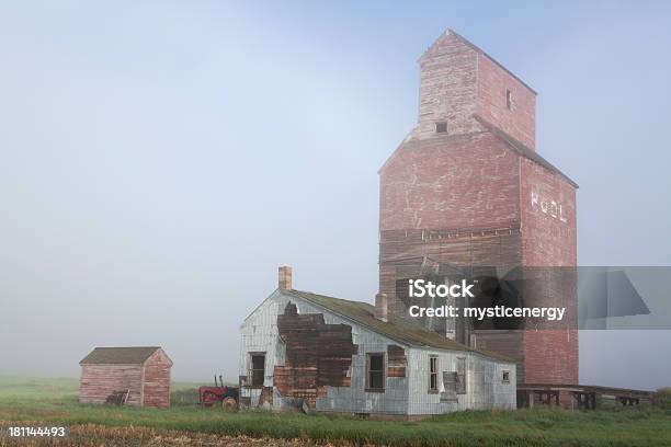 Foto de Grãos De Elevador e mais fotos de stock de Abandonado - Abandonado, Agricultura, América do Norte