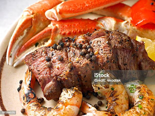 Steakabendessen Stockfoto und mehr Bilder von Surf and Turf - Surf and Turf, Warmes Abendessen, Dinnerparty