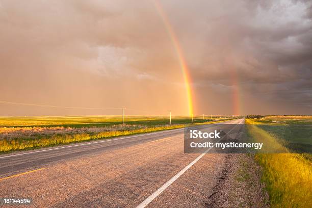 二重の虹 - カナダのストックフォトや画像を多数ご用意 - カナダ, カラフル, カラー画像