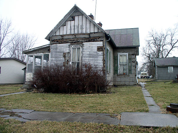 istock Abadoned House 181144691
