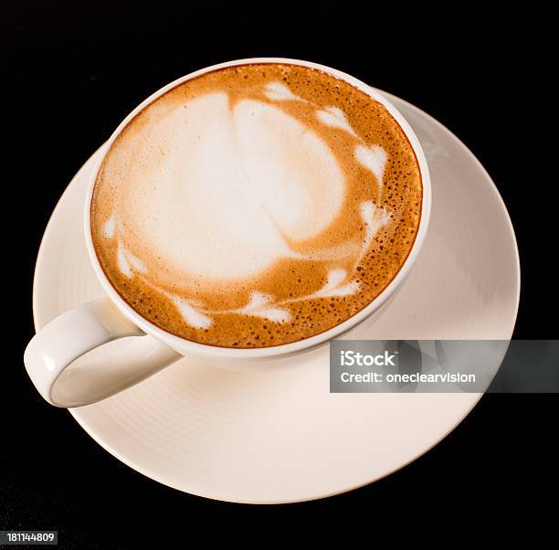 Café Cappuccino Con Arte Foto de stock y más banco de imágenes de Adorno de espuma - Adorno de espuma, Alimento, Bebida