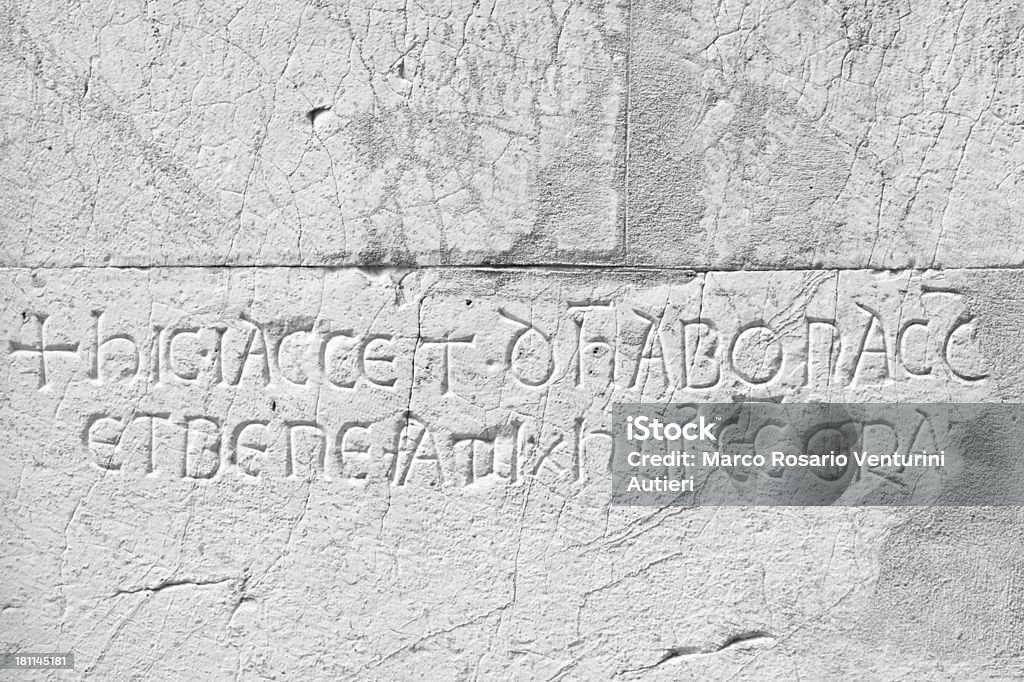 라틴 문자 (돌로 조각된 - 로열티 프리 0명 스톡 사진