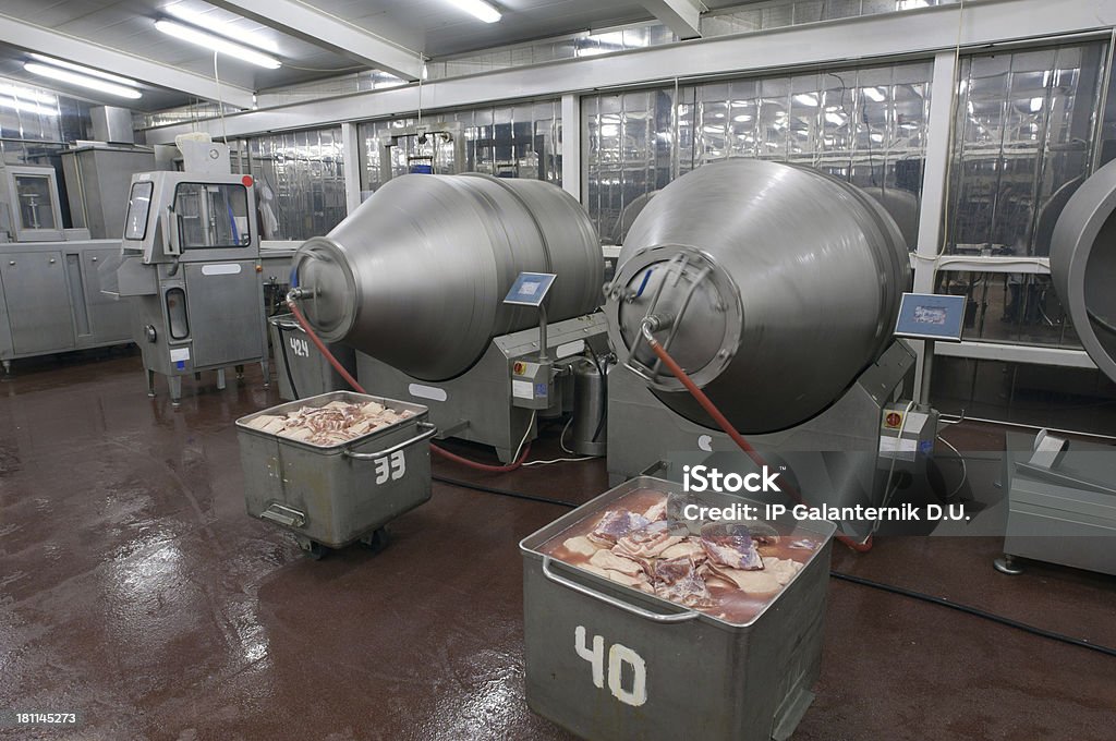 Ligne de Production dans une usine de restauration.   Produits à base de viande de préparation. - Photo de Industrie libre de droits