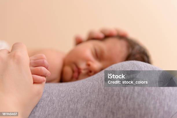 잠자다 신생아에 대한 스톡 사진 및 기타 이미지 - 신생아, 0-11 개월, 2명