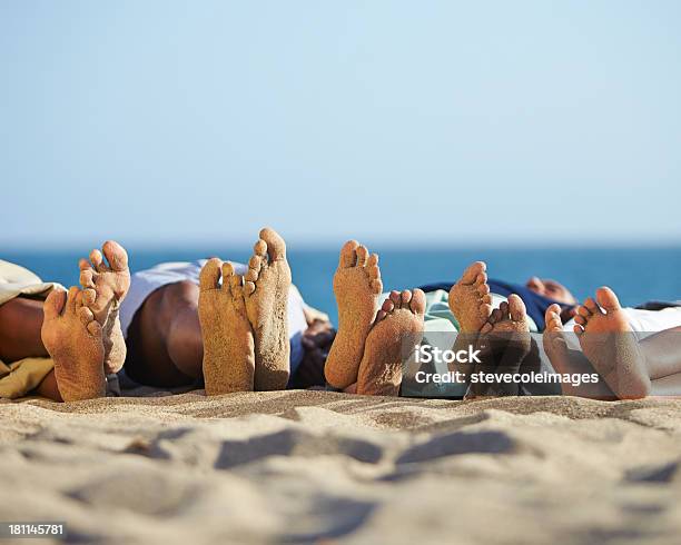 Sandy Pés - Fotografias de stock e mais imagens de Praia - Praia, Areia, Família