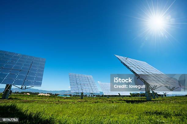 Energía Solar Foto de stock y más banco de imágenes de Aire libre - Aire libre, Aparatos solares, Arquitectura