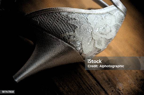 Brautschuh Für Eine Hochzeit Stockfoto und mehr Bilder von Bildhintergrund - Bildhintergrund, Bildschärfe, Braut