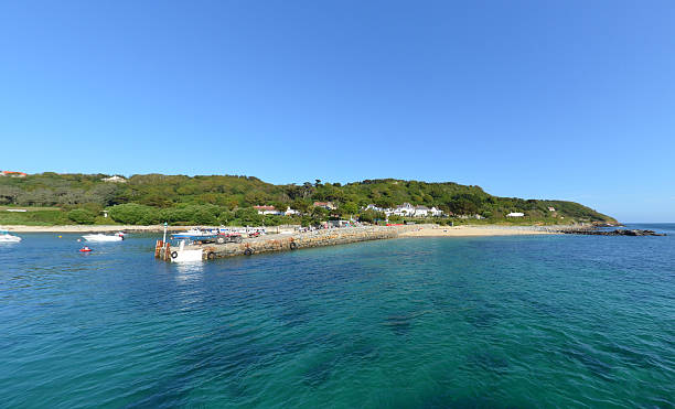 herm island quay - herm photos et images de collection