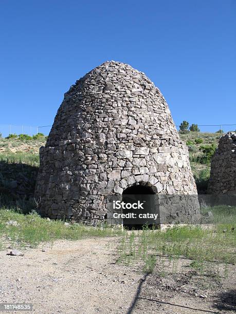 Photo libre de droit de Charbon Kiln À Frisco Dans Lutah banque d'images et plus d'images libres de droit de A l'abandon - A l'abandon, Industrie minière, 1800-1809