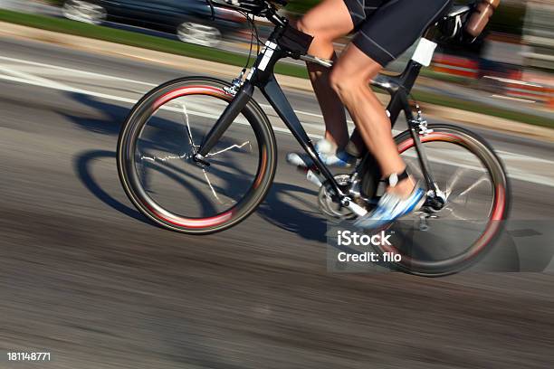 Ciclista Foto de stock y más banco de imágenes de Actividad - Actividad, Actividades y técnicas de relajación, Adulto