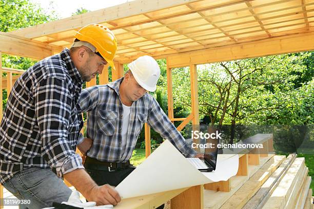 Trabalhadores De Construção - Fotografias de stock e mais imagens de Obra - Obra, Adulto, Apartamento Municipal