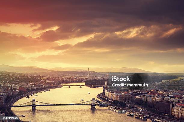 Foto de Paisagem Urbana De Budapeste Ao Pôrdosol e mais fotos de stock de Budapeste - Budapeste, Cais, Cidade