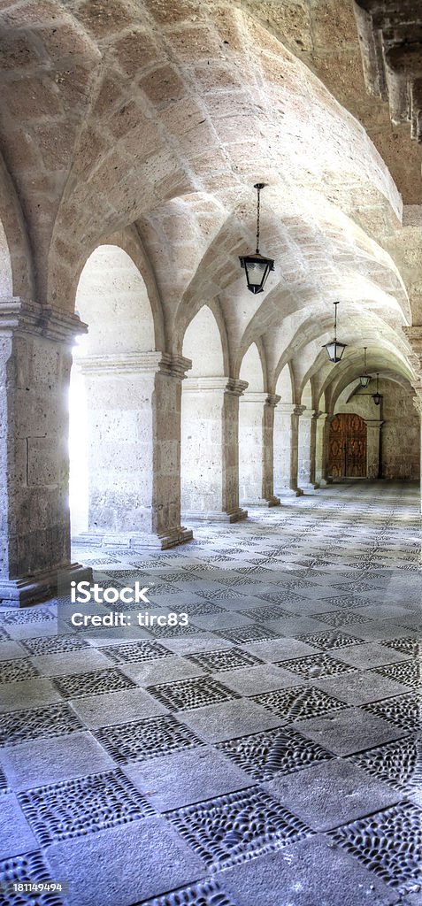 Antiga pedra archway e corredor de Arequipa - Royalty-free Antigo Foto de stock