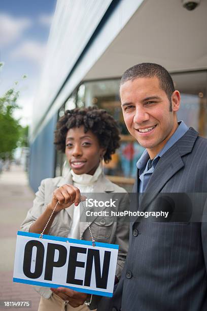 Pequenas Empresas Proprietário - Fotografias de stock e mais imagens de Aberto - Aberto, Adulto, Afro-americano