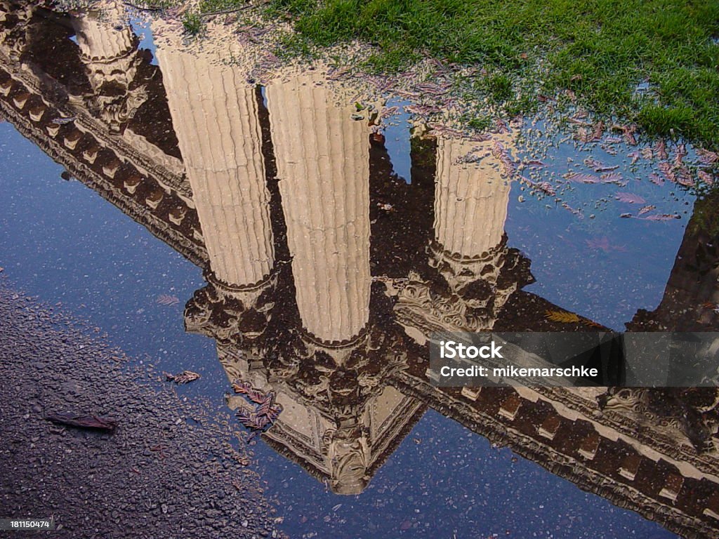 Colunas reflectido - Royalty-free Arcaico Foto de stock