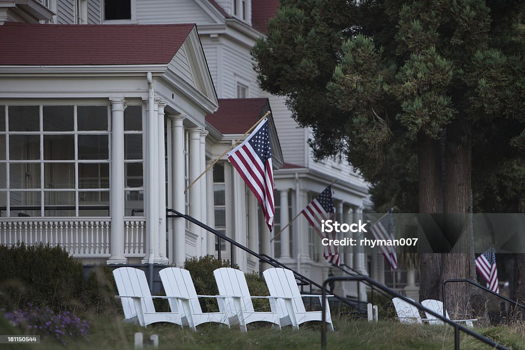 Bandeiras em Fort Baker Porches - Foto de stock de 4 de Julho royalty-free
