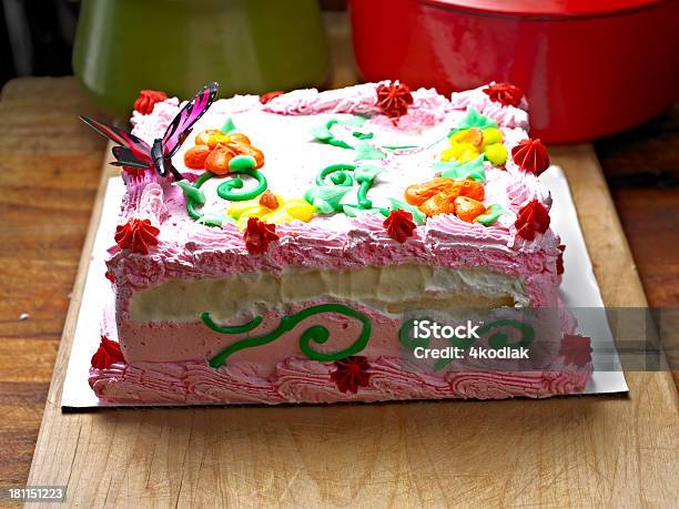 Foto de Bolo e mais fotos de stock de Aniversário - Aniversário, Assado no Forno, Bolo