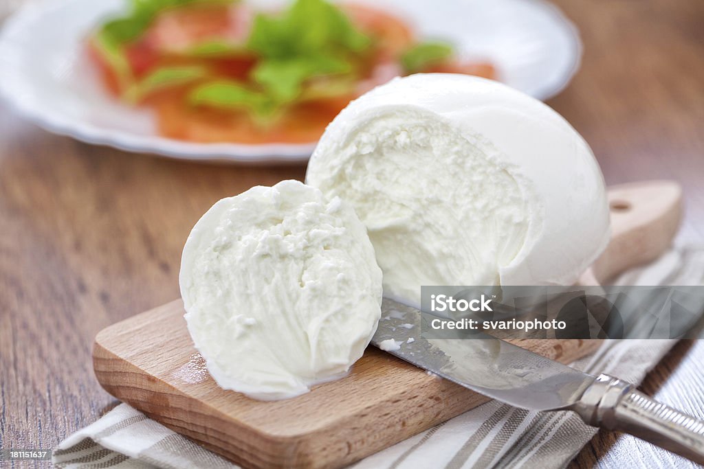 mozzarella di bufala - Foto stock royalty-free di Mozzarella