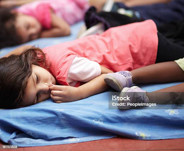 Prendere Un Podi Tempo Per Riflettere Sulla Mia Giornata - Fotografie stock e altre immagini di Educazione di scuola materna