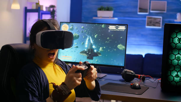 istock Winner gamer wearing virtual reality goggles 1811539494