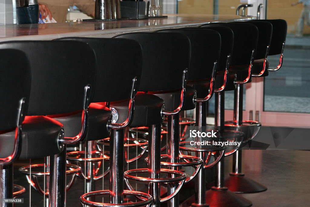 Neon iluminadas bancos de bar - Foto de stock de Acender royalty-free