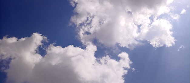 background clouds cover the sky in widescreen photos.