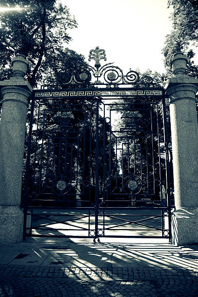 istock Gate in the city 181161379