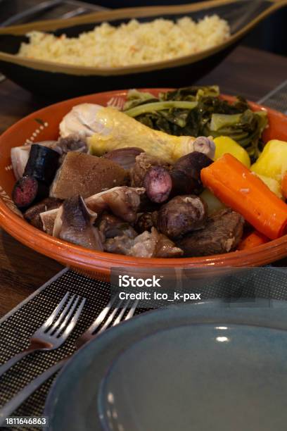 コジードアポルトゥゲーザはポルトガル北部のブラガの典型的なレシピです ゆでジャガイモのストックフォトや画像を多数ご用意 ゆでジャガイモ